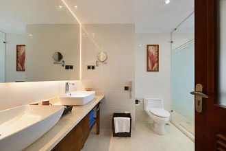 YALONG BAY VILLAS & SPA